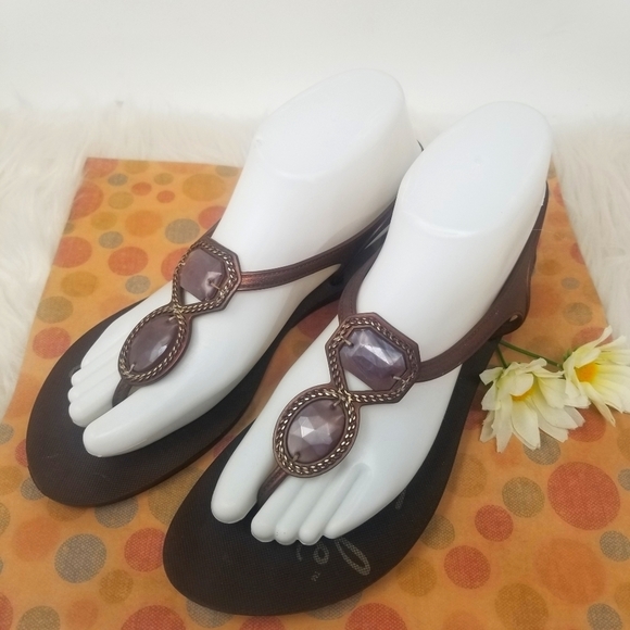 American Eagle Outfitters Shoes - American Eagle Faux Gemstone Sandals. Size 9.